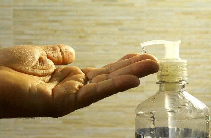 Mineradora Rio Tinto começa a fabricar álcool gel