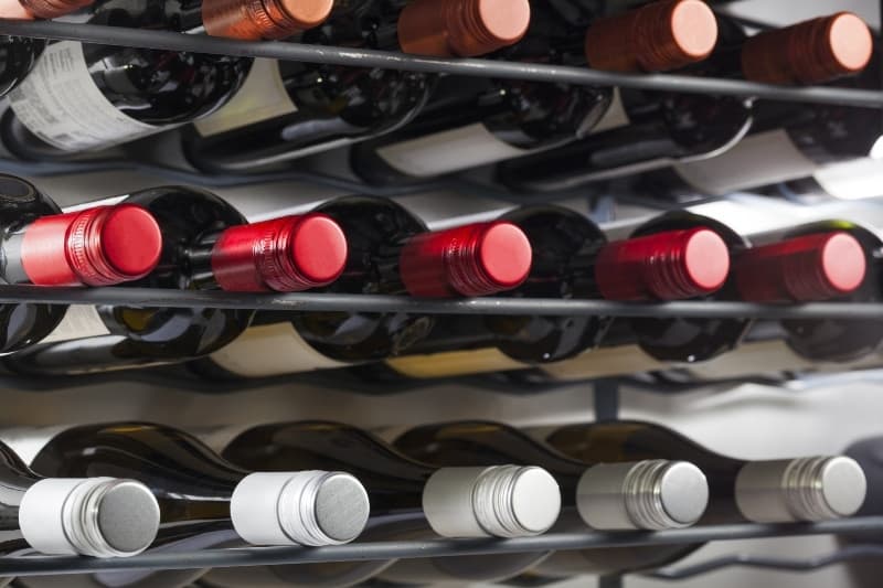 Prática e segura, tampa de alumínio é excelente opção para vedação de vinhos