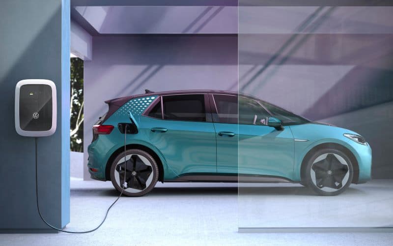 Volkswagen e Volvo aceleram a eletrificação