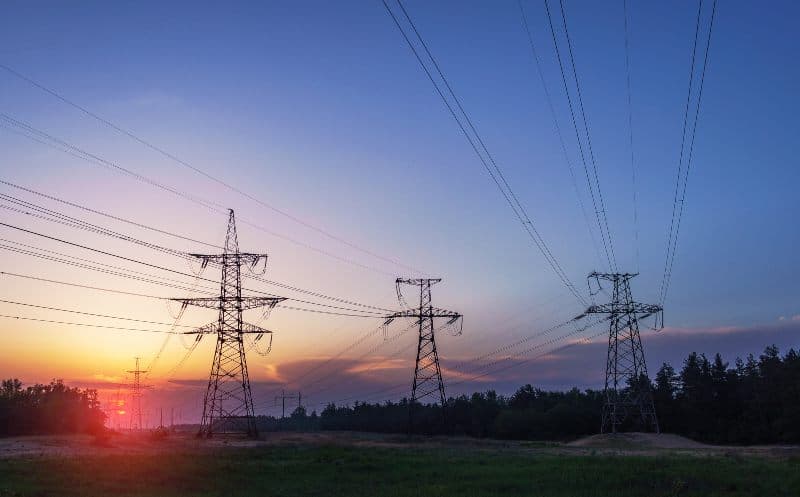 Vantagens do alumínio: metal oferece excelente condutividade elétrica