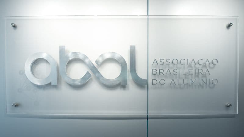 Associação Brasileira do Alumínio (ABAL) celebra 51 anos de defesa e desenvolvimento da indústria do alumínio