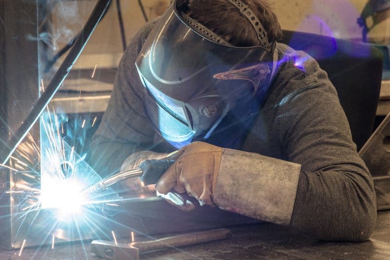 Métodos de união de materiais para ligas de alumínio automotivas