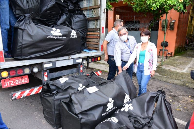Alubar doa kits para acelerar imunização contra a Covid-19 no Pará