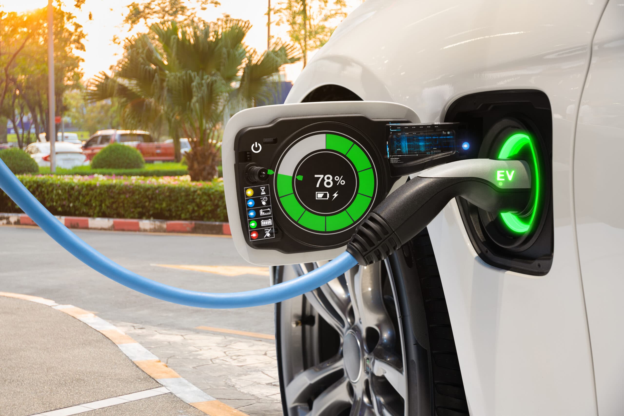 Apesar dos desafios, veículos elétricos e híbridos crescem no Brasil