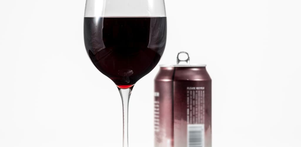 Colunista da Veja São Paulo destaca aumento dos vinhos em lata de alumínio