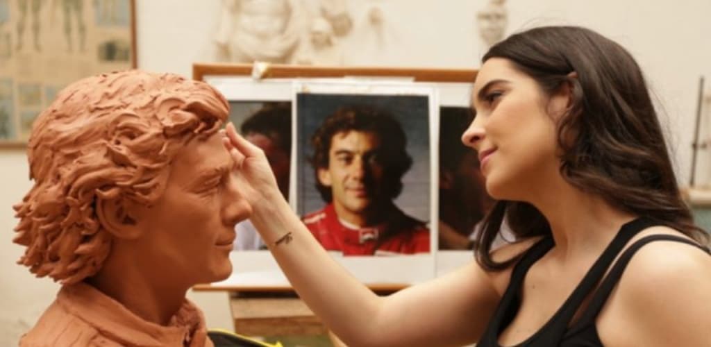 Escultura de alumínio homenageia Ayrton Senna no Autódromo de Interlagos