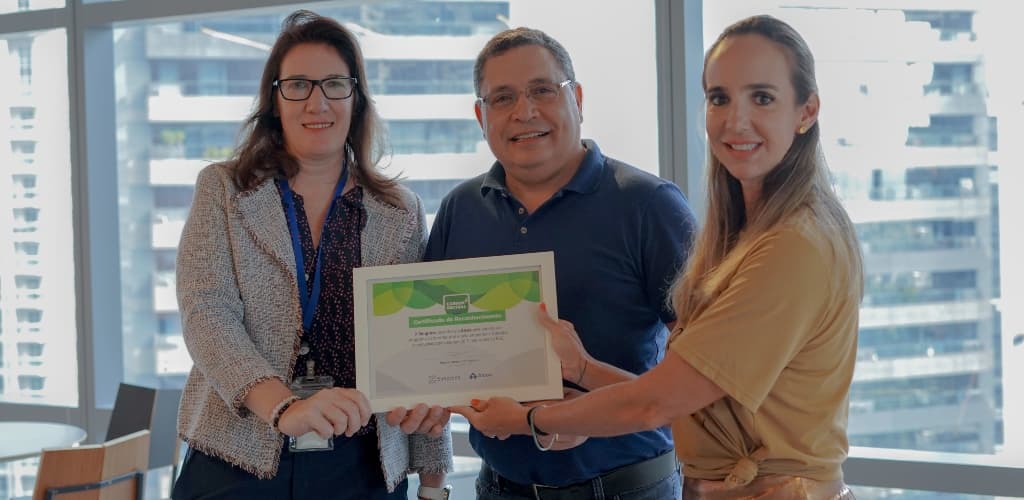Alcoa e empresa de tecnologia da informação zeram carbono com reflorestamento e reciclagem