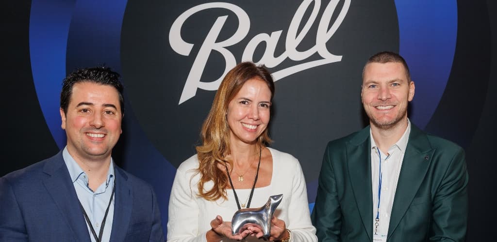 Ball é premiada em Paris por lata de aerossol com alumínio de baixo carbono