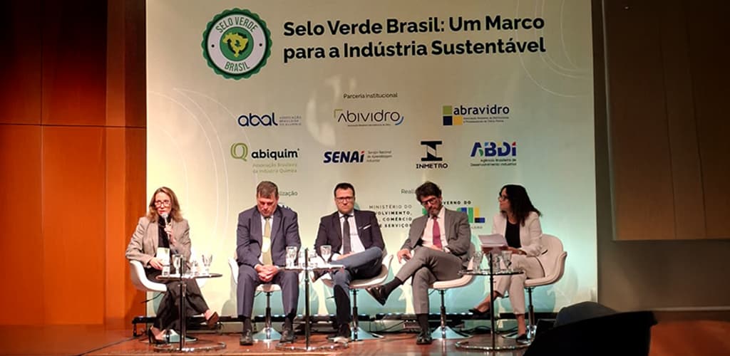 ABAL destaca papel estratégico do alumínio no avanço do Selo Verde Brasil